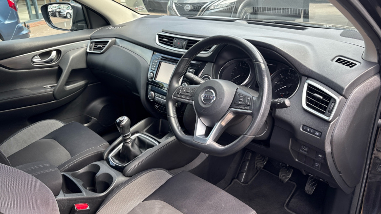 Nissan Qashqai 1.2 DiG-T N-Connecta 5dr Petrol Hatchback